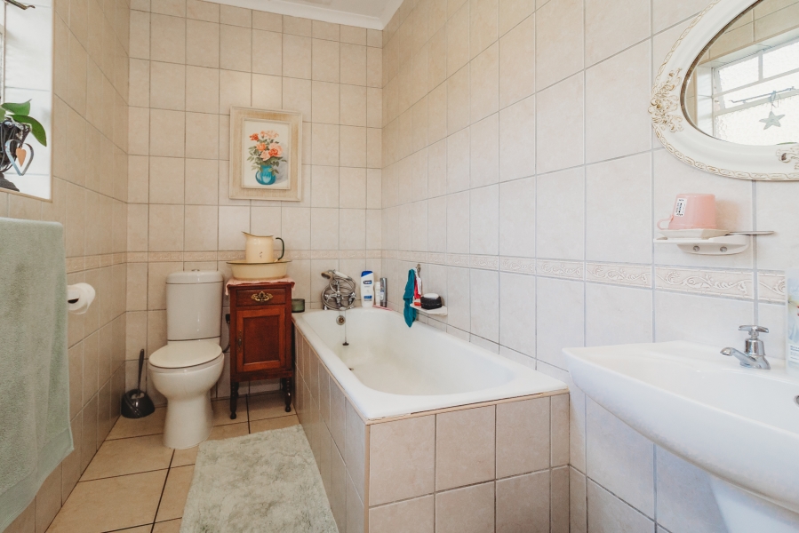 4 Bedroom Property for Sale in Heatherlands Western Cape